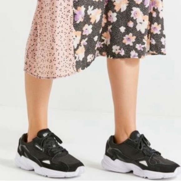 new sneakers.  black & white athletic shoe. ADIDAS new in box - Picture 4 of 6